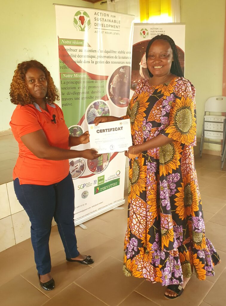 Remise certificat de formation sur la finance climatique à Djoum et Mintom