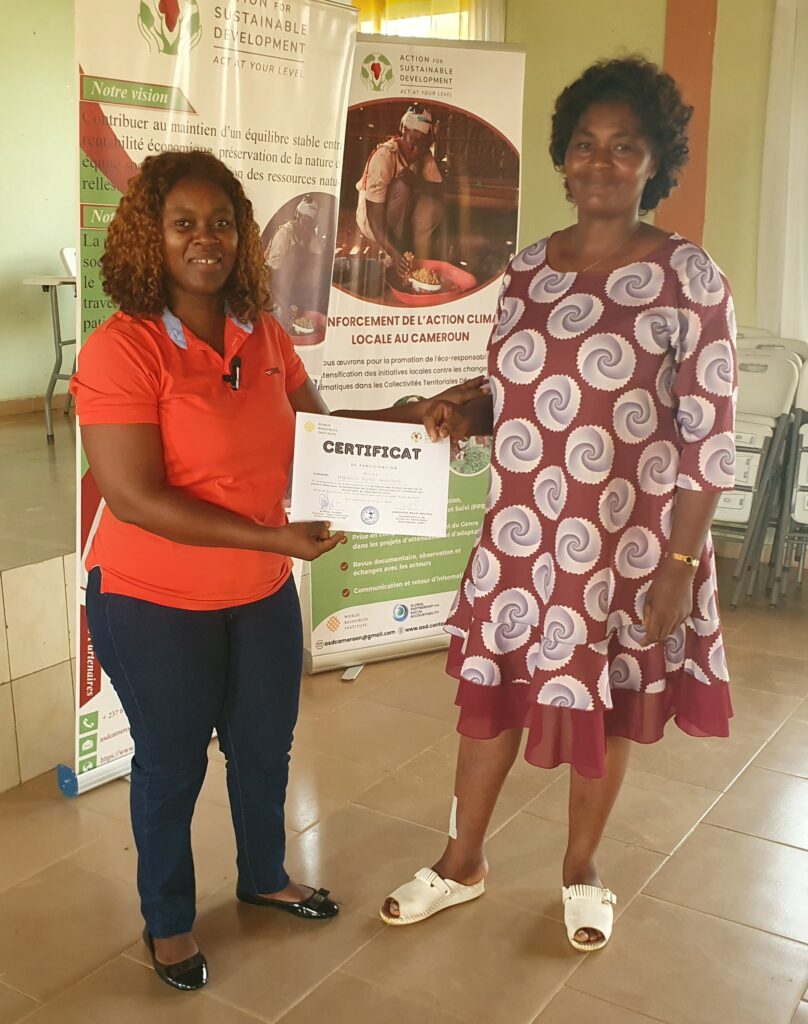 Remise certificat de formation sur la finance climatique à Djoum et Mintom