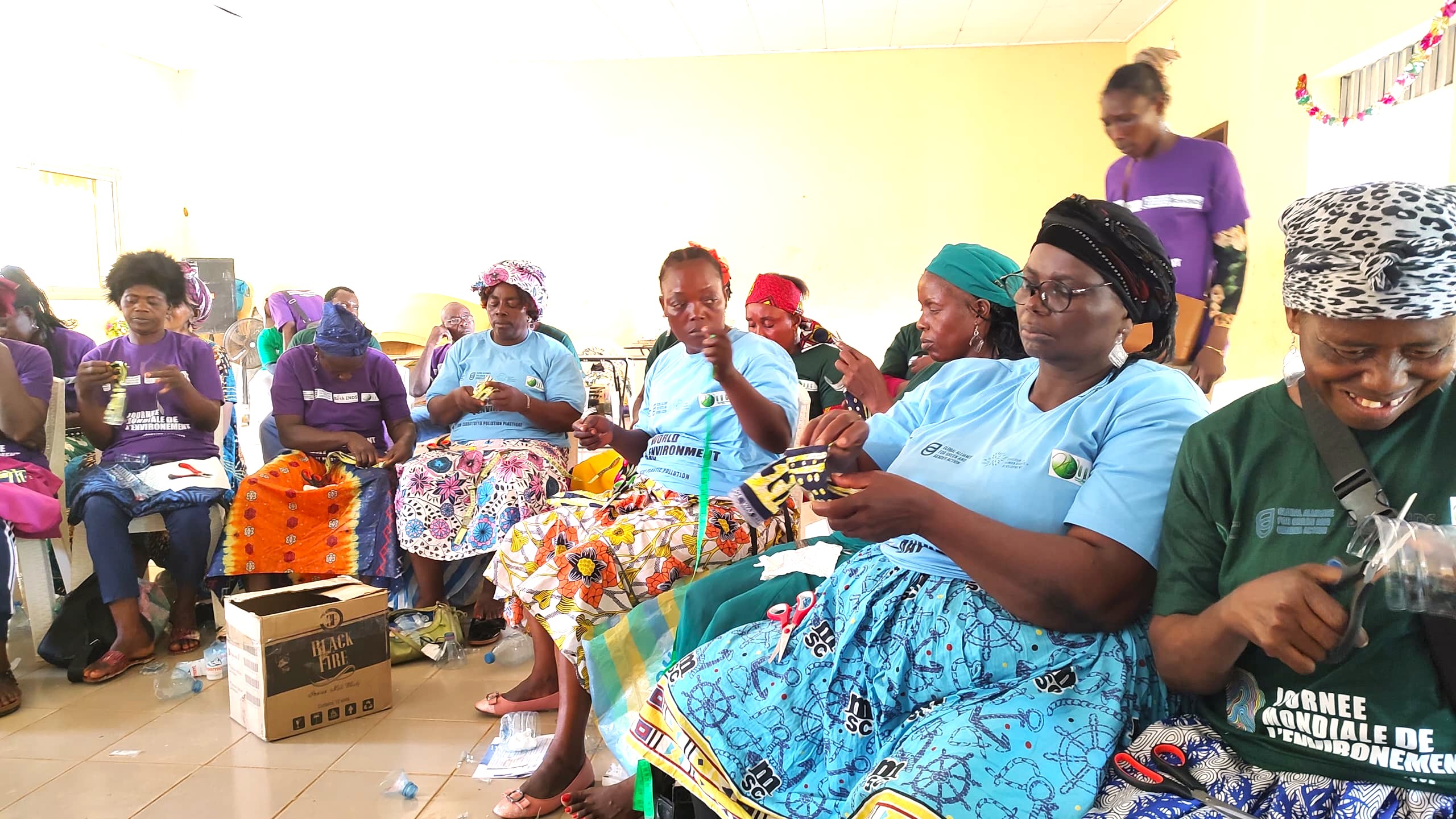 Femmes de Batchenga en atelier de recyclage
