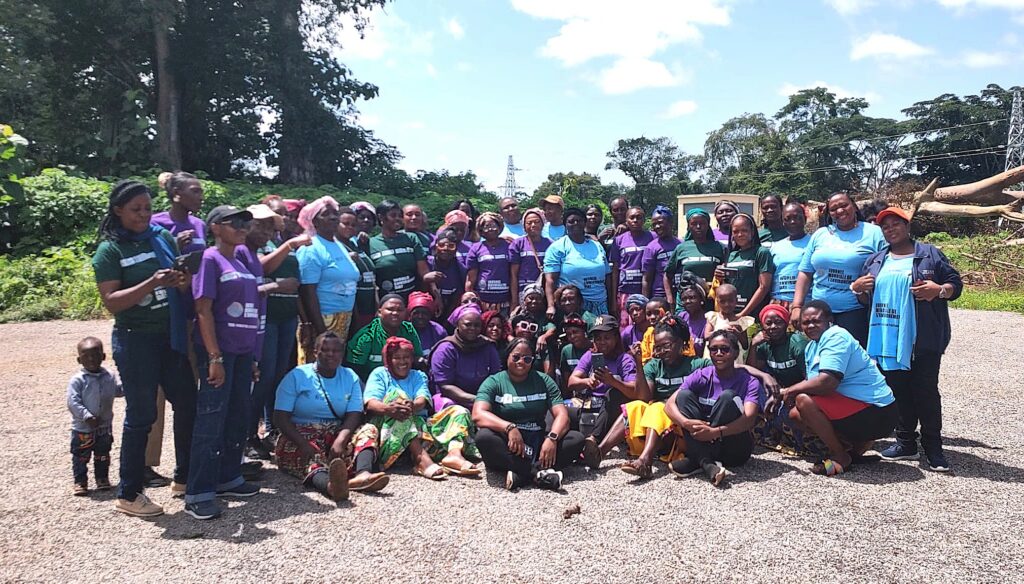 Photo de famille avec les participantes à la formation sur le recyclage