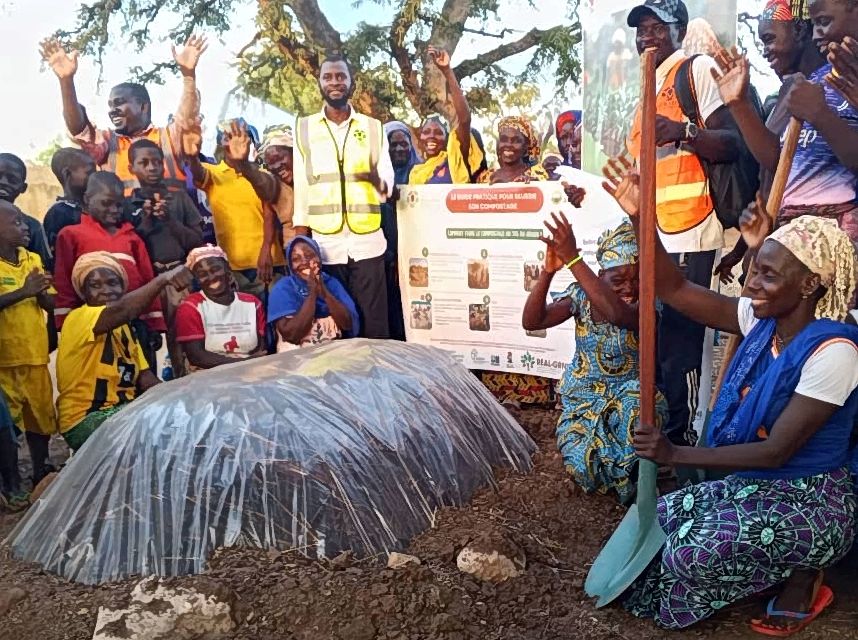 Photo de famille à l'issue de la formation sur le compostage Ngong Nord Cameroun